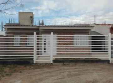 Casa · 160m² · 4 Ambientes · 2 Cocheras · Casa - Plottier