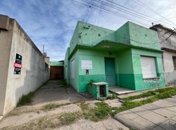 Casa · 106m² · 4 Ambientes · Venta - Casa con Amplio Galpo?n en Zona Ce?ntrica