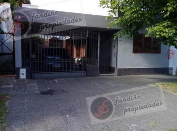 Casa · 134m² · 4 Ambientes · 1 Cochera · Casa - Lomas de Zamora