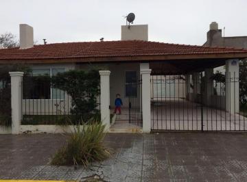 Casa · 184m² · 4 Ambientes · 2 Cocheras · Venta Casa 3 Dorm C/quincho, Las Grutas, Rio Negro