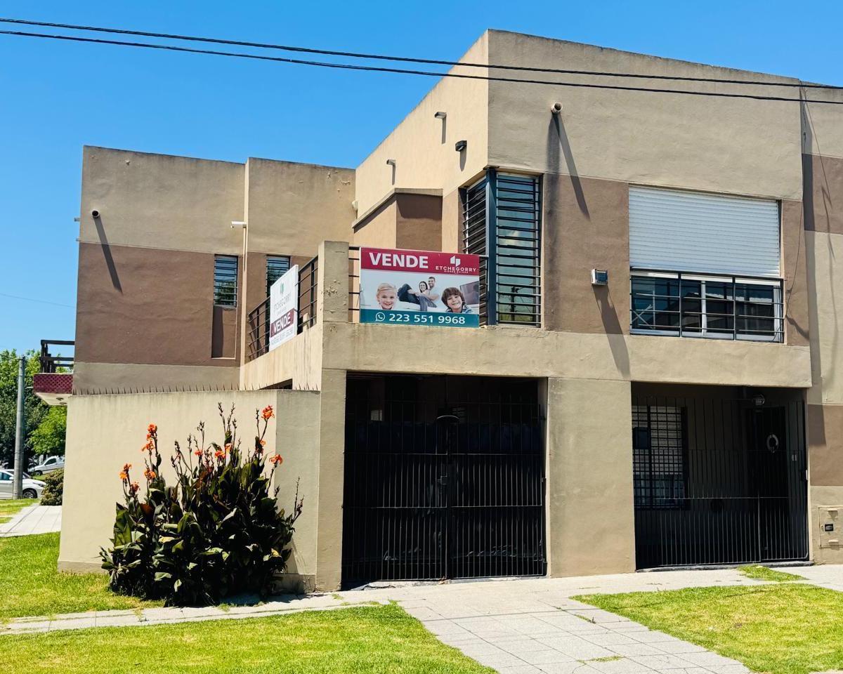 Casa 6 amb, 246m² con patio y balcón — Bosque Peralta Ramos