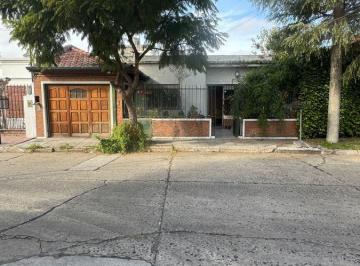 Casa de 6 ambientes, Lomas de Zamora · Propiedad Ideal 2 Familias Casa + Dpto 3 Amb c/u en Venta