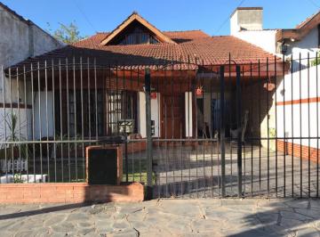 Casa · 220m² · 4 Ambientes · 1 Cochera · Casa - Ituzaingó Norte