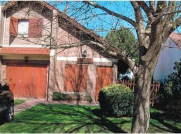 Casa · 130m² · 4 Ambientes · 2 Cocheras · Chalet en Venta en Santa Clara del Mar