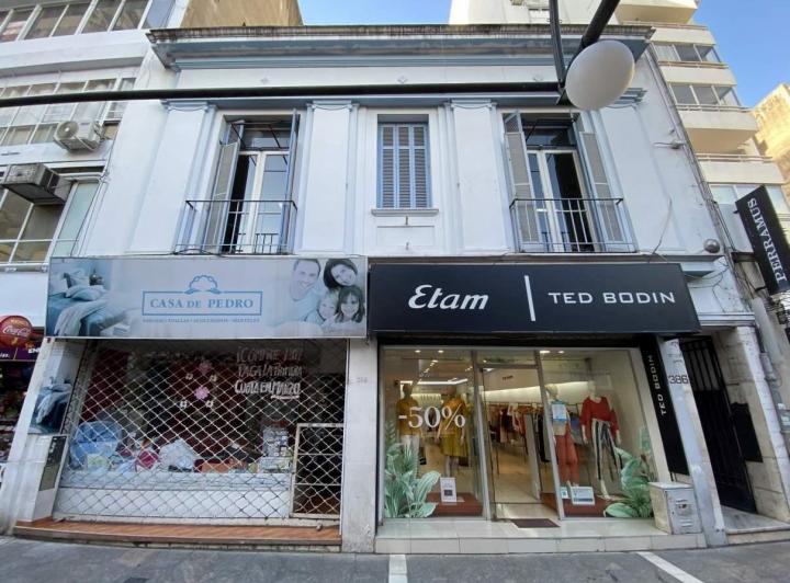 Local comercial · 585m² · 7 Ambientes