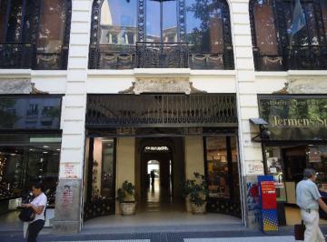Oficina comercial · 58m² · 4 Ambientes · Regias Oficinas Ubicadas en El Histórico Edificio - Pasaje Urquiza