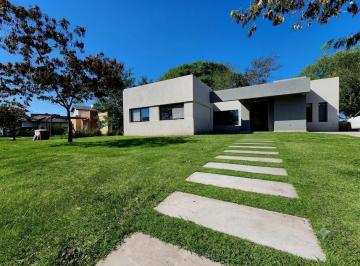 Casa · 170m² · 4 Ambientes · 2 Cocheras · Imperdible Casa en San Matias!