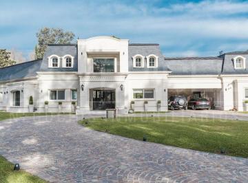 Casa · 1690m² · 5 Ambientes · 2 Cocheras · Casa Premium en Doble Lote - St. Thomas Este - Canning