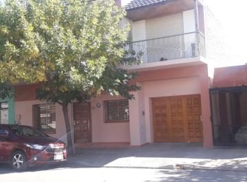 Casa · 240m² · 6 Ambientes · 1 Cochera · Vende Casa B° San Pablo - Cipolletti