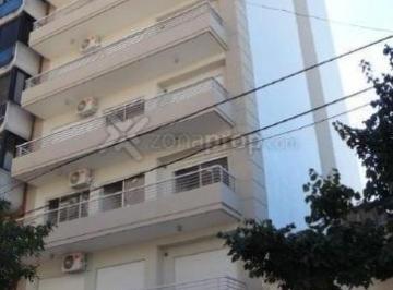 Departamento de 3 ambientes, Parque Chacabuco · Alquiler Piso 6 Contfrente, Balcón Corrido C/lavadero, Vista, Cocina Abierta