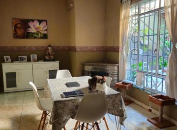 Casa · 160m² · 5 Ambientes · 2 Cocheras · Casa Impecable Tres Dorm.