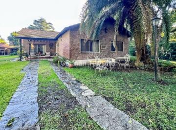 TAV-TAV-6399_2 · Venta Casa 4 Ambientes con Parque y Piscina en Parque Leloir, Ituzaingó