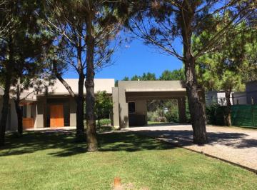 Casa · 250m² · 4 Ambientes · 1 Cochera · Casa - Pinamar