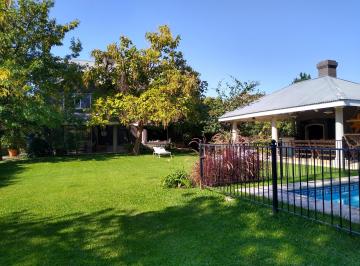 Casa de 7 ambientes, Malvinas Argentinas · Casa a La Venta en Barrio Cerrado