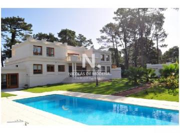 Foto1 · Casa en Mansa a m del Mar de 5 Dorm. en Venta.