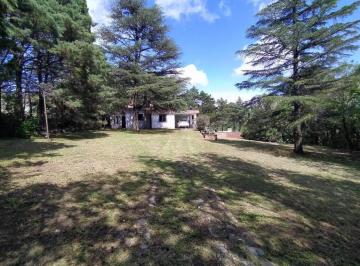 Casa · 116m² · 3 Ambientes · Se Vende Casa en B° La Quinta con Gran Terreno y Vegetacion