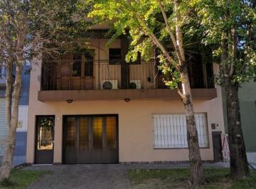 Casa de 5 ambientes, Quilmes · Casa en Dos Plantas en Quilmes Oeste. Excelente Estado y Ubicacion.