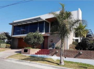 Casa · 290ha · 4 Ambientes · Se Vende Hermosa Propiedad en B° Becciu Excelentes Vistas