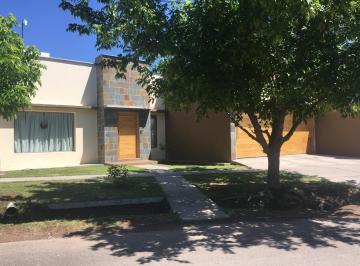 Casa de 7 ambientes, San Rafael · Hermosa Casa con Pileta y Quincho