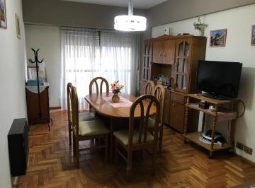 Departamento · 45m² · 2 Ambientes · Excelente Dto 2 Amb con Baulera - Av H. Irigoyen N°8852