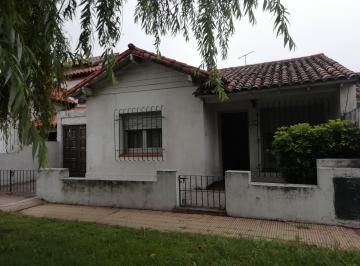 Casa de 4 ambientes, Ituzaingó · Chalet de Estilo Clasico en Excelente Ubicación
