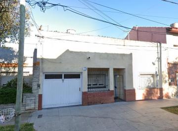 Casa · 141m² · 3 Ambientes · 3 Cocheras · Venta Casa 3 Ambientes con Cochera Patio y Quincho