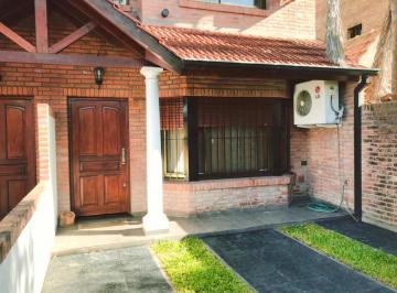 Casa · 225m² · 5 Ambientes · 1 Cochera · Casa - Villa Adelina