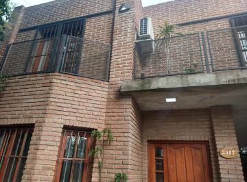 Casa · 210m² · 4 Ambientes · 1 Cochera · Excelente Casa 4 Amb, con Garage Pasante!