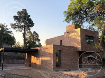 Casa · 765m² · 3 Dormitorios · 2 Cocheras · Casa - Villa Allende Golf
