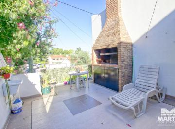 Casa · 104m² · 4 Ambientes · 1 Cochera · Casa 4 Ambientes con Terraza y Parrilla - Olivos.