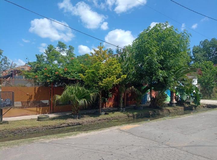 Casa · 300m² · 6 Ambientes · 2 Cocheras