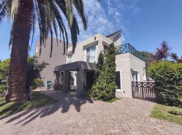 Casa · 300m² · 5 Ambientes · 3 Cocheras · Casa - Villa Links