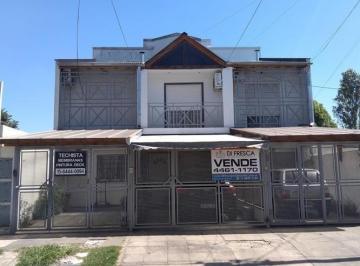 Casa · 96m² · 3 Ambientes · 1 Cochera · Amplio Duplex 3 Amb. con Patio y Cochera * Nuevo Valor*