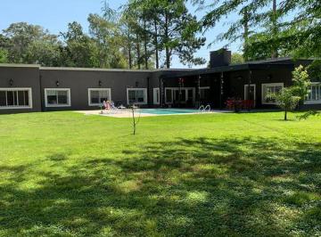 Casa · 371m² · 5 Ambientes · 3 Cocheras · Venta Parque Leloir. Propiedad en Una Sola Planta con 4 Dorm