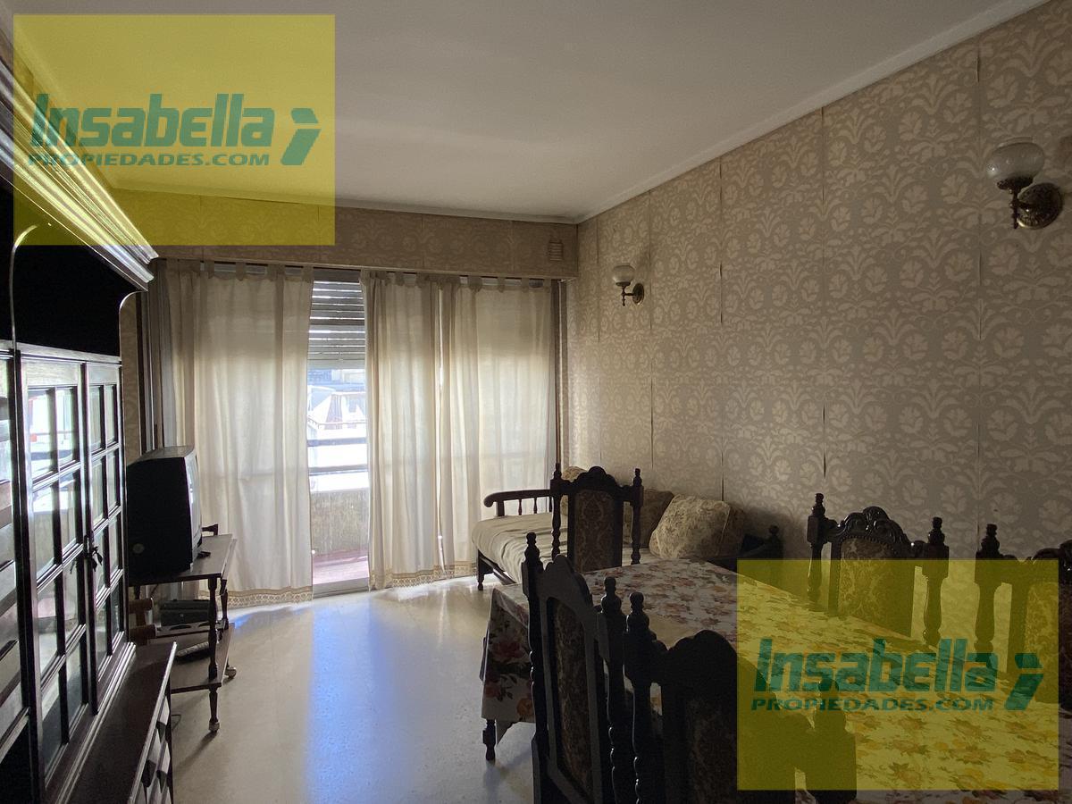 Excelente departamento a la calle con 2 dorm, 50m² — Centro