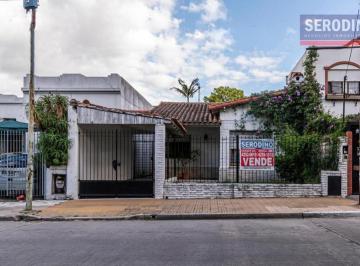 Casa · 156m² · 4 Ambientes · 1 Cochera · Chalet con Sólida Construcción