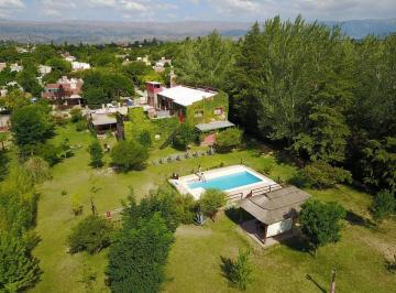 Casa · 350m² · 6 Ambientes · 5 Cocheras · Hostal en Mina Clavero