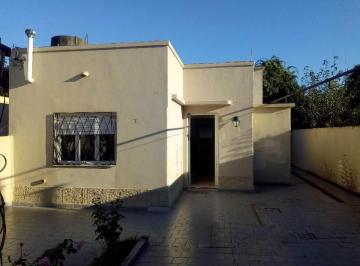 Casa · 1m² · 3 Ambientes · Casa Fondo en Venta en Parque Quirno