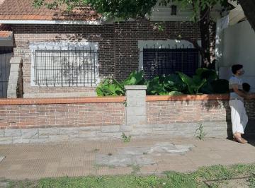 Casa · 210m² · 4 Ambientes · 4 Cocheras · Casa - Burzaco Este