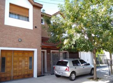 Casa · 200m² · 5 Ambientes · 1 Cochera · Chalet 5 Ambientes Venta Ramos Mejia