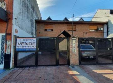 Casa · 90m² · 4 Ambientes · Amplio Triplex 4 Amb. con Garage y Patio, Nuevo Valor!