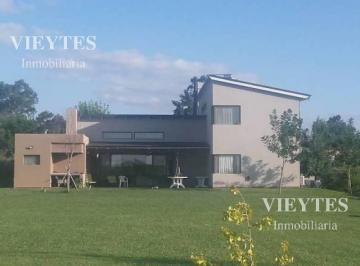 Casa · 312m² · 4 Dormitorios · 3 Cocheras · Casa en Venta en Barrio Privado Chacras de La Reserva