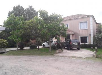 Casa · 180m² · 4 Ambientes · 6 Cocheras · Casas - Casa - Etcheverry, Gran Bs. As. Sur