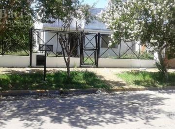 Casa · 610m² · 3 Ambientes · Casa - Ezeiza