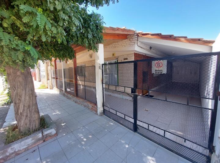 Casa · 90m² · 4 Ambientes · 2 Cocheras