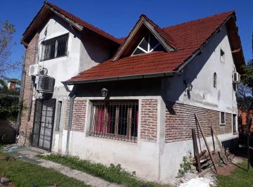 Casa · 120m² · 4 Ambientes · 5 Cocheras · Casa Amplio Terreno - Ideal Complejo Duplex Venta