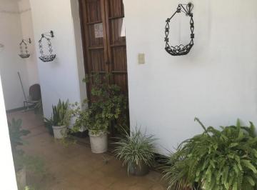 Casa · 360m² · 7 Ambientes · 4 Cocheras · Vendo Casa de 4 Dorm. con Depto de 2 Dorm. y Galpon