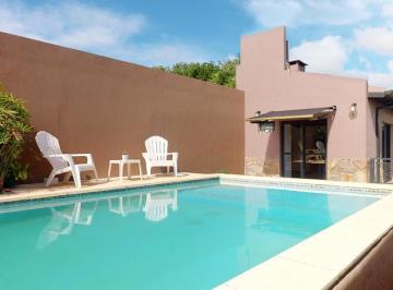 Casa · 135m² · 8 Ambientes · 2 Cocheras · Casa - Villa Elvira