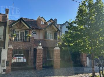 Casa · 350m² · 5 Ambientes · 2 Cocheras · Casa - Banfield Oeste