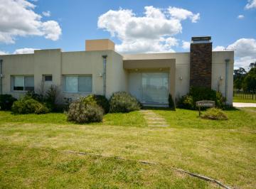 Casa de 4 ambientes, Brandsen · Venta en Club de Campo El Mirador Brandsen con Spa Termal